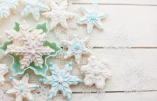 Snowflake Cookies Cookies Dessert  - JillWellington / Pixabay